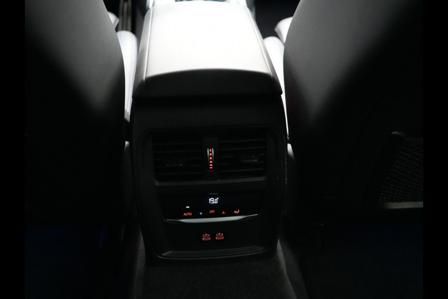 BMW 3 Serie Touring 320e M Sport Plug In Hybrid Dealer O.H PHEV | Adaptive Cruise | Alcantara Sportstoelen Verwarmd | 19"L.M | Sfeerverlichting | Carplay | DAB | Virtual | Navi Full Map |