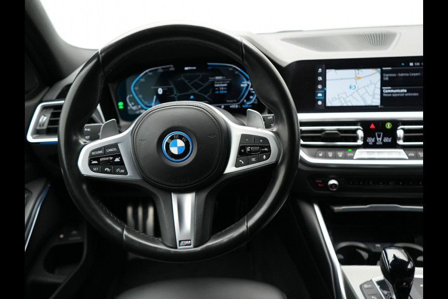 BMW 3 Serie Touring 320e M Sport Plug In Hybrid Dealer O.H PHEV | Adaptive Cruise | Alcantara Sportstoelen Verwarmd | 19"L.M | Sfeerverlichting | Carplay | DAB | Virtual | Navi Full Map |