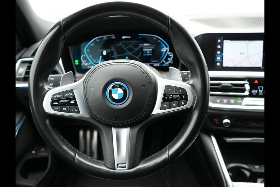 BMW 3 Serie Touring 320e M Sport Plug In Hybrid Dealer O.H PHEV | Adaptive Cruise | Alcantara Sportstoelen Verwarmd | 19"L.M | Sfeerverlichting | Carplay | DAB | Virtual | Navi Full Map |