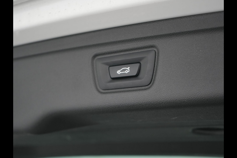 BMW 3 Serie Touring 320e M Sport Plug In Hybrid Dealer O.H PHEV | Adaptive Cruise | Alcantara Sportstoelen Verwarmd | 19"L.M | Sfeerverlichting | Carplay | DAB | Virtual | Navi Full Map |