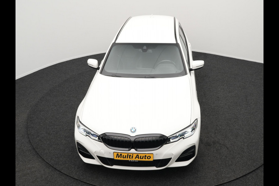 BMW 3 Serie Touring 320e M Sport Plug In Hybrid Dealer O.H PHEV | Adaptive Cruise | Alcantara Sportstoelen Verwarmd | 19"L.M | Sfeerverlichting | Carplay | DAB | Virtual | Navi Full Map |