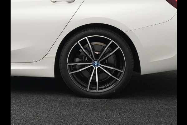 BMW 3 Serie Touring 320e M Sport Plug In Hybrid Dealer O.H PHEV | Adaptive Cruise | Alcantara Sportstoelen Verwarmd | 19"L.M | Sfeerverlichting | Carplay | DAB | Virtual | Navi Full Map |