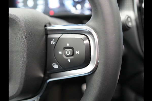 Volvo XC40 B4 R-Design | Panodak | Harman Kardon | Sportstoelen Alcantara Verwarmd | Camera | Carplay | Keyless | Navigatie |