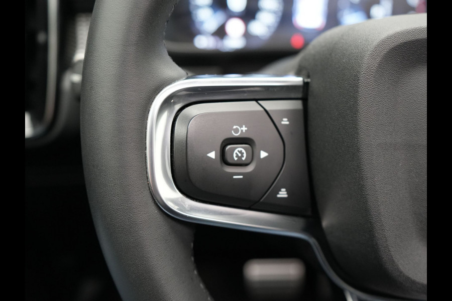 Volvo XC40 B4 R-Design | Panodak | Harman Kardon | Sportstoelen Alcantara Verwarmd | Camera | Carplay | Keyless | Navigatie |