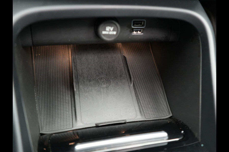 Volvo XC40 B4 R-Design | Panodak | Harman Kardon | Sportstoelen Alcantara Verwarmd | Camera | Carplay | Keyless | Navigatie |