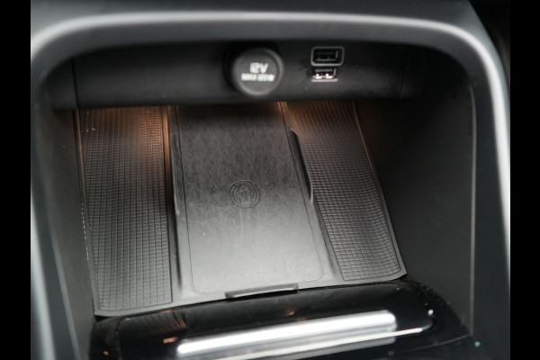 Volvo XC40 B4 R-Design | Panodak | Harman Kardon | Sportstoelen Alcantara Verwarmd | Camera | Carplay | Keyless | Navigatie |