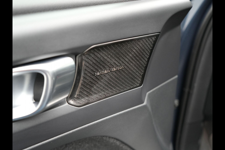 Volvo XC40 B4 R-Design | Panodak | Harman Kardon | Sportstoelen Alcantara Verwarmd | Camera | Carplay | Keyless | Navigatie |