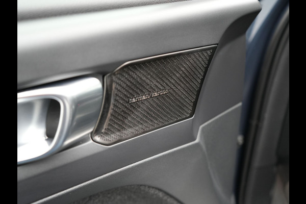 Volvo XC40 B4 R-Design | Panodak | Harman Kardon | Sportstoelen Alcantara Verwarmd | Camera | Carplay | Keyless | Navigatie |