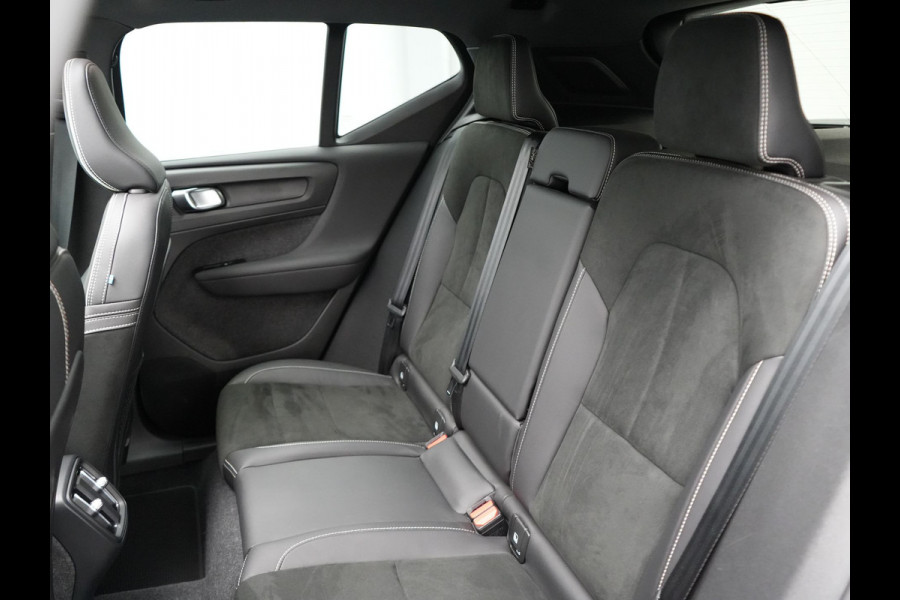 Volvo XC40 B4 R-Design | Panodak | Harman Kardon | Sportstoelen Alcantara Verwarmd | Camera | Carplay | Keyless | Navigatie |