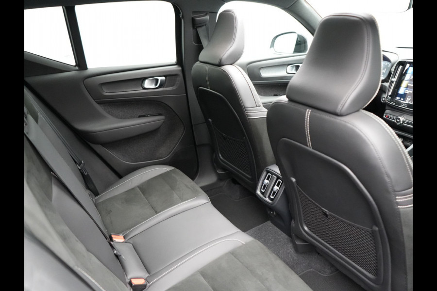 Volvo XC40 B4 R-Design | Panodak | Harman Kardon | Sportstoelen Alcantara Verwarmd | Camera | Carplay | Keyless | Navigatie |