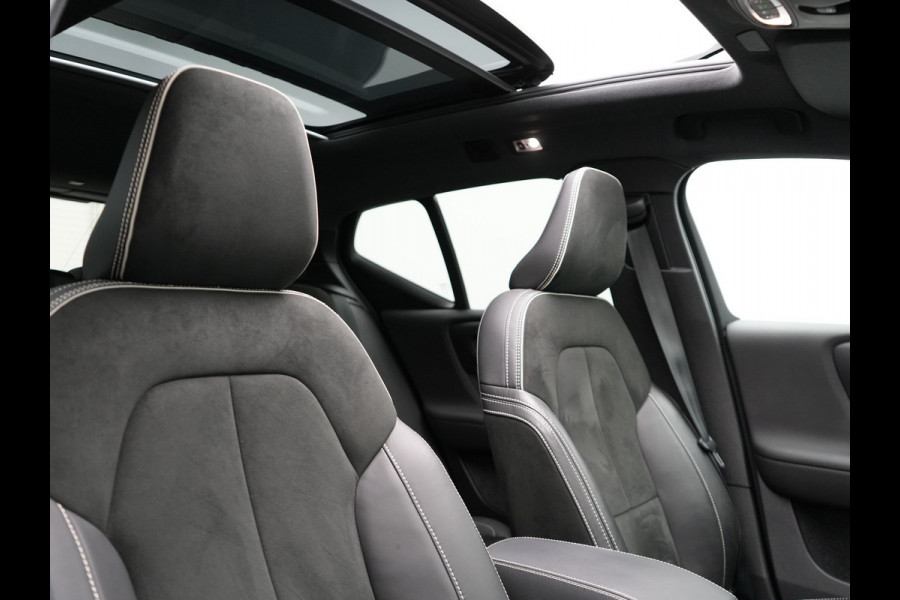 Volvo XC40 B4 R-Design | Panodak | Harman Kardon | Sportstoelen Alcantara Verwarmd | Camera | Carplay | Keyless | Navigatie |