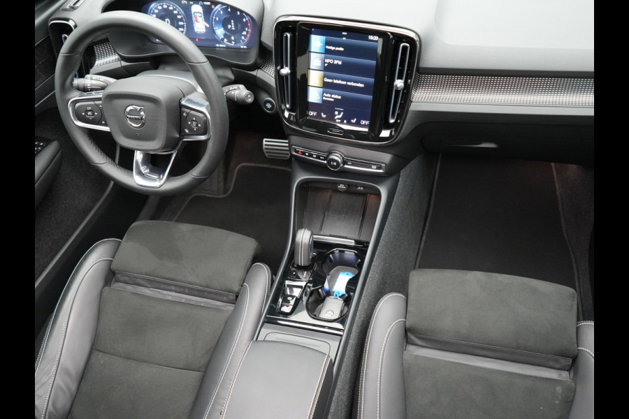 Volvo XC40 B4 R-Design | Panodak | Harman Kardon | Sportstoelen Alcantara Verwarmd | Camera | Carplay | Keyless | Navigatie |