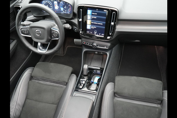Volvo XC40 B4 R-Design | Panodak | Harman Kardon | Sportstoelen Alcantara Verwarmd | Camera | Carplay | Keyless | Navigatie |