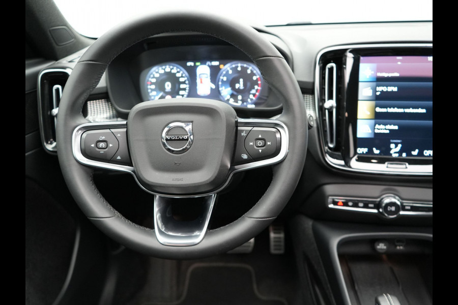 Volvo XC40 B4 R-Design | Panodak | Harman Kardon | Sportstoelen Alcantara Verwarmd | Camera | Carplay | Keyless | Navigatie |
