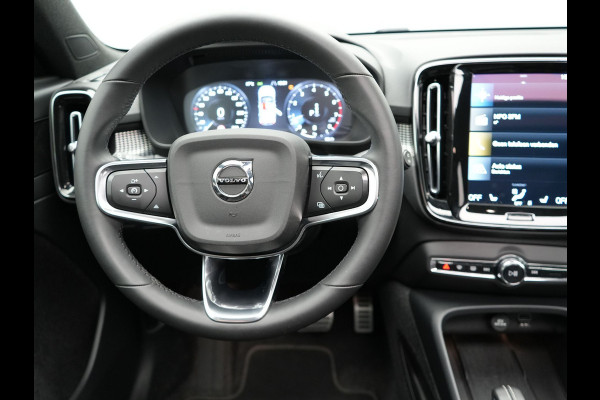 Volvo XC40 B4 R-Design | Panodak | Harman Kardon | Sportstoelen Alcantara Verwarmd | Camera | Carplay | Keyless | Navigatie |