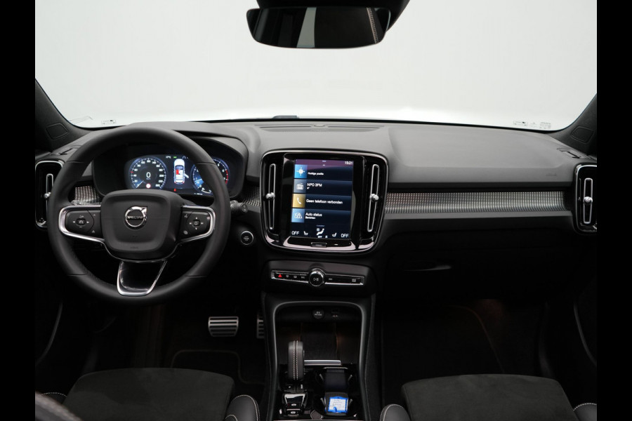 Volvo XC40 B4 R-Design | Panodak | Harman Kardon | Sportstoelen Alcantara Verwarmd | Camera | Carplay | Keyless | Navigatie |