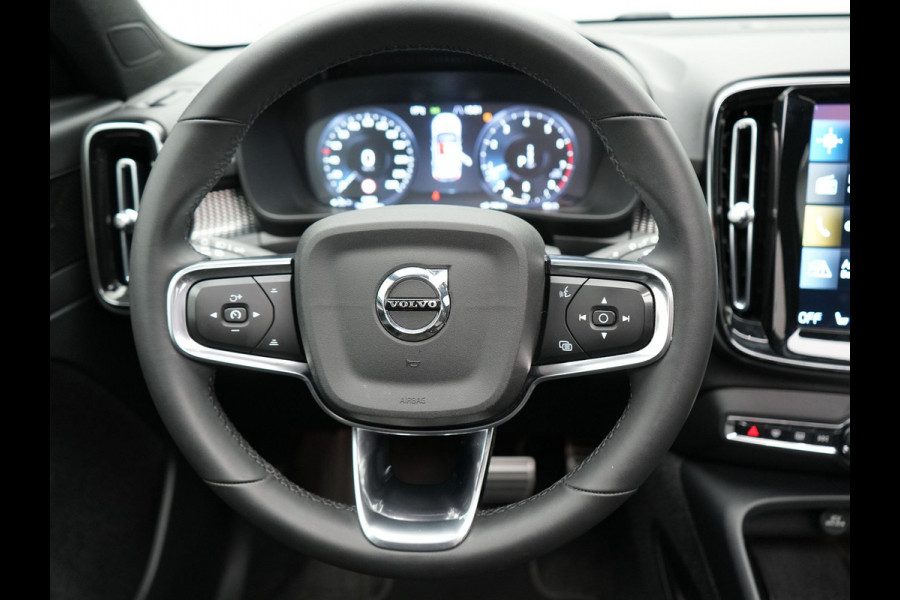 Volvo XC40 B4 R-Design | Panodak | Harman Kardon | Sportstoelen Alcantara Verwarmd | Camera | Carplay | Keyless | Navigatie |