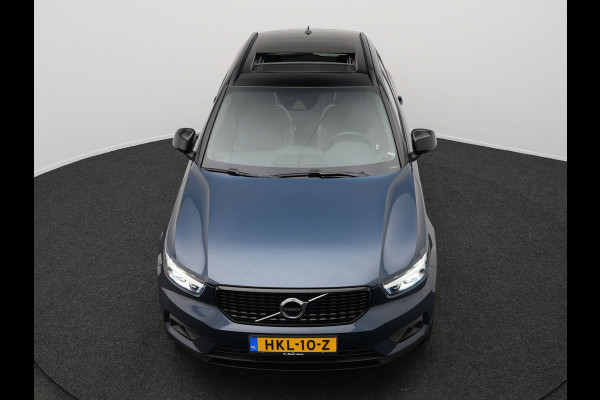 Volvo XC40 B4 R-Design | Panodak | Harman Kardon | Sportstoelen Alcantara Verwarmd | Camera | Carplay | Keyless | Navigatie |