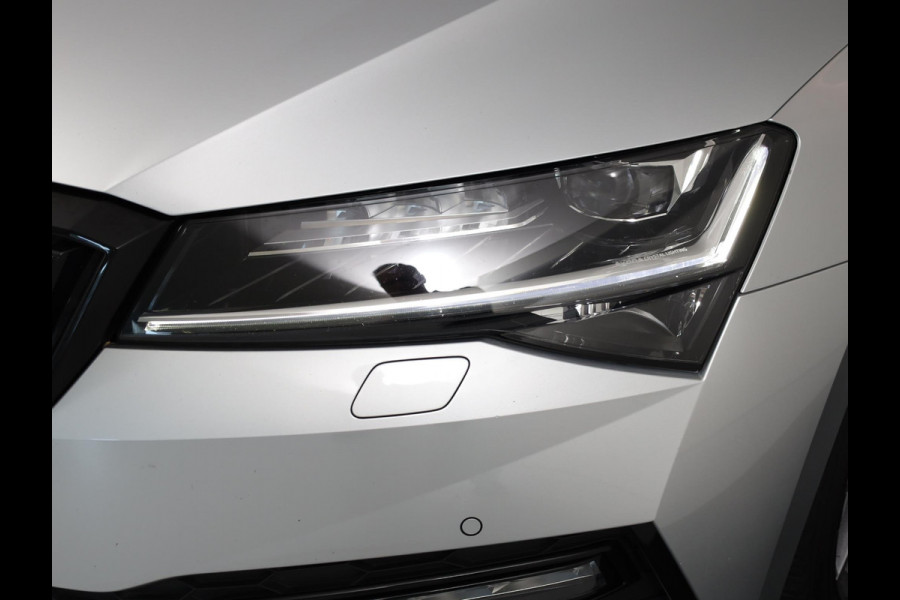 Škoda Superb Combi 1.5 TSI ACT Sportline Business 150 pk Automaat (DSG) | Navigatie | Panoramadak | Parkeersensoren | Achteruitrijcamera | Adaptieve cruise control | Stoelverwarming V+A |