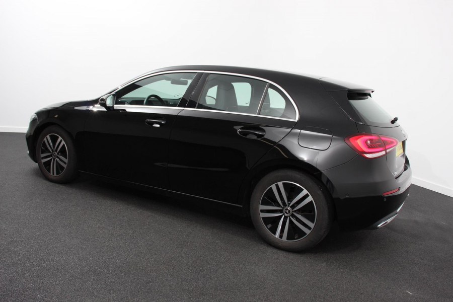 Mercedes-Benz A-Klasse 200 Automaat Progressive Navigatie Camera Climate Control Cruise Control Lane Assist Keyless Go Verkeersbord Herkenning 17 Inch Lichtmetaal