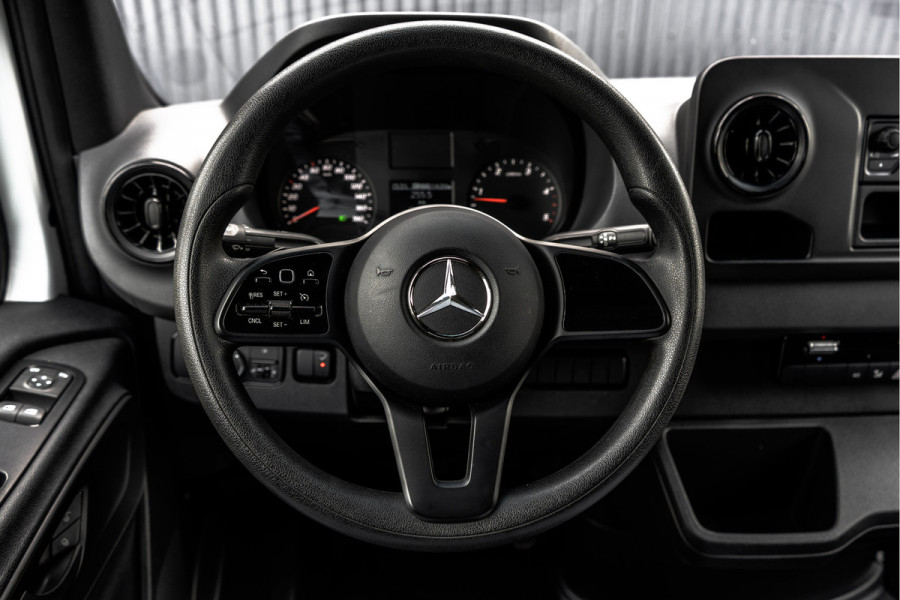 Mercedes-Benz Sprinter 519 CDI | 3.0V6 | Bakwagen met laadklep (1000KG) | Automaat | 3.5T Trekgewicht | Luchtgeveerd | Climate | Cruise | Euro 6