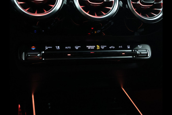 Mercedes-Benz EQA 250 AMG Line 67 kWh | AMG Line | Stoelverwarming | LED koplampen | Dodehoekassistent | Sfeerverlichting | Inclusief 48 maanden Mercedes-Benz Certified garantie voor Europa.