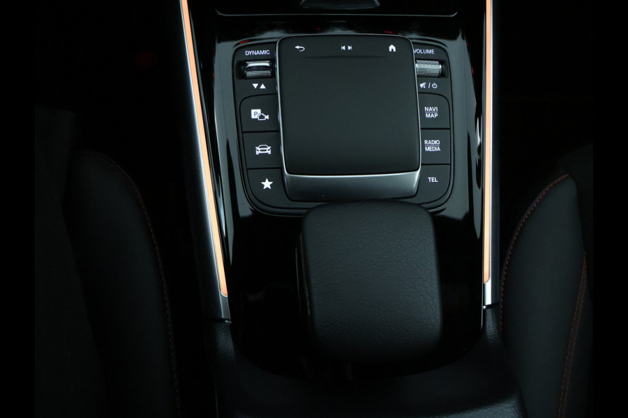 Mercedes-Benz EQA 250 AMG Line 67 kWh | AMG Line | Stoelverwarming | LED koplampen | Dodehoekassistent | Sfeerverlichting | Inclusief 48 maanden Mercedes-Benz Certified garantie voor Europa.