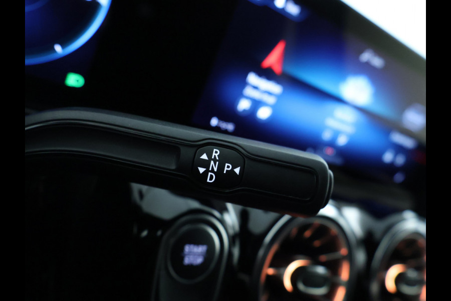 Mercedes-Benz EQA 250 AMG Line 67 kWh | AMG Line | Stoelverwarming | LED koplampen | Dodehoekassistent | Sfeerverlichting | Inclusief 48 maanden Mercedes-Benz Certified garantie voor Europa.