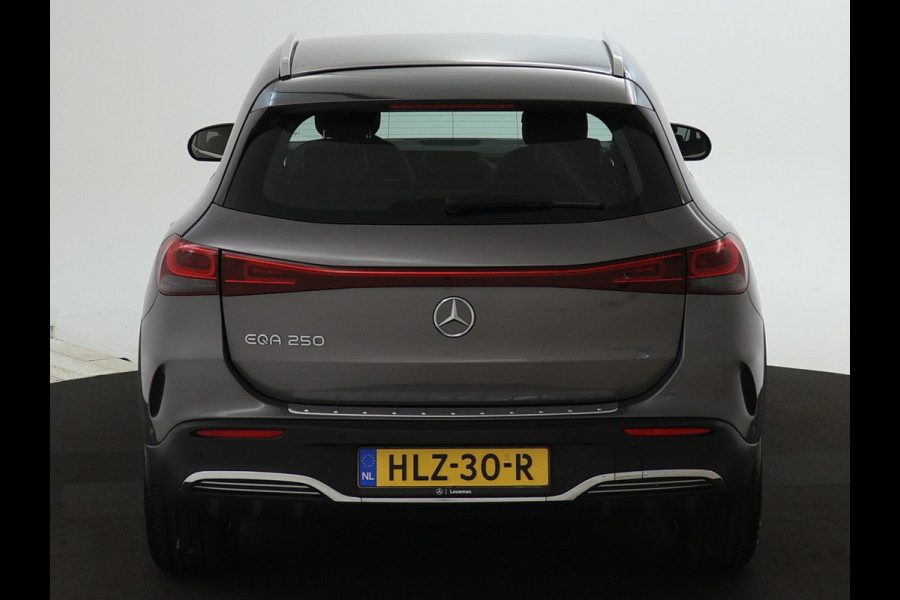 Mercedes-Benz EQA 250 AMG Line 67 kWh | AMG Line | Stoelverwarming | LED koplampen | Dodehoekassistent | Sfeerverlichting | Inclusief 48 maanden Mercedes-Benz Certified garantie voor Europa.