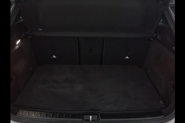 Mercedes-Benz EQA 250 AMG Line 67 kWh | AMG Line | Stoelverwarming | LED koplampen | Dodehoekassistent | Sfeerverlichting | Inclusief 48 maanden Mercedes-Benz Certified garantie voor Europa.