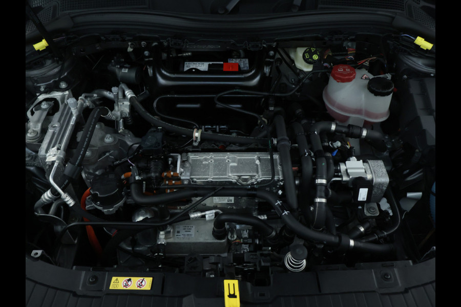 Mercedes-Benz EQA 250 AMG Line 67 kWh | AMG Line | Stoelverwarming | LED koplampen | Dodehoekassistent | Sfeerverlichting | Inclusief 48 maanden Mercedes-Benz Certified garantie voor Europa.
