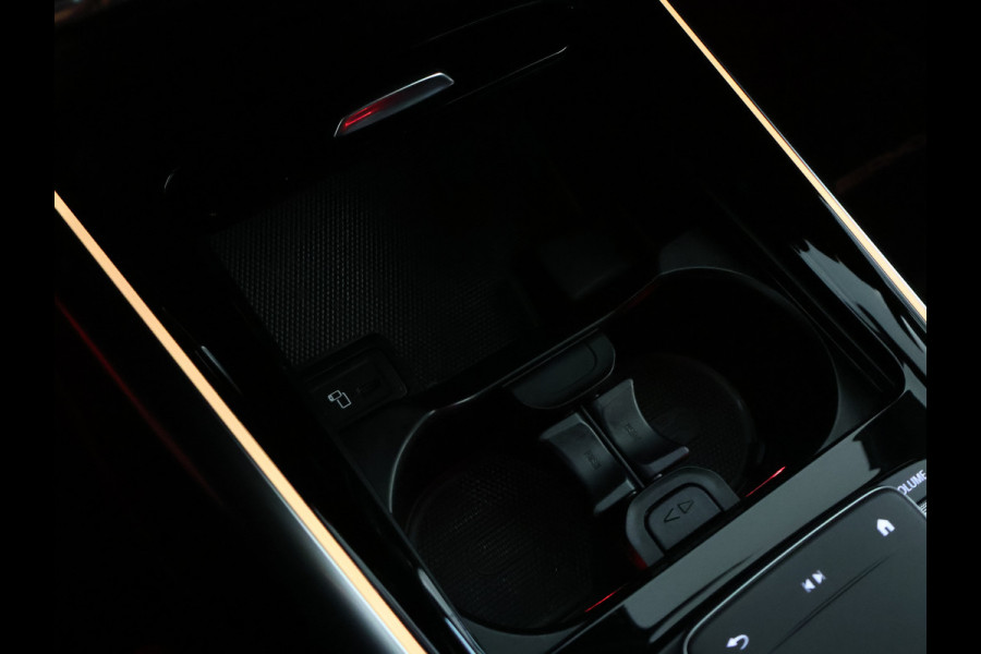 Mercedes-Benz EQA 250 AMG Line 67 kWh | AMG Line | Stoelverwarming | LED koplampen | Dodehoekassistent | Sfeerverlichting | Inclusief 48 maanden Mercedes-Benz Certified garantie voor Europa.