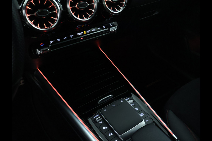 Mercedes-Benz EQA 250 AMG Line 67 kWh | AMG Line | Stoelverwarming | LED koplampen | Dodehoekassistent | Sfeerverlichting | Inclusief 48 maanden Mercedes-Benz Certified garantie voor Europa.