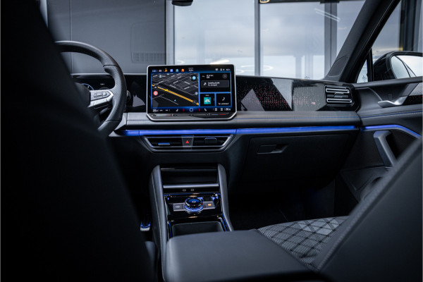 Volkswagen Tiguan 1.5 eTSI R-Line Edition - R Line 150PK | ACC | Massage | Stuurwiel verwarmd