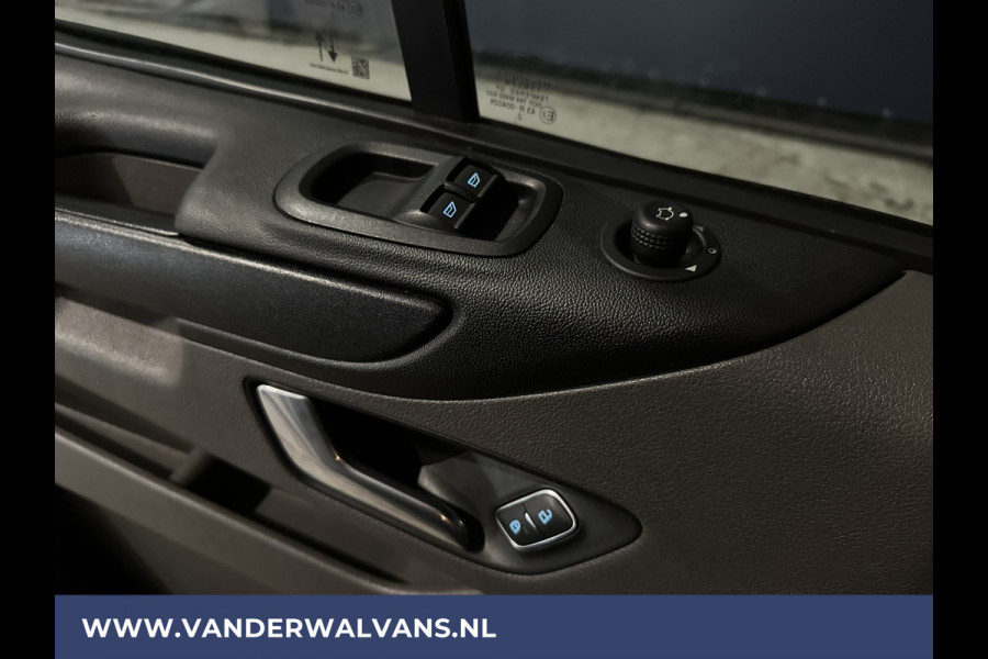 Ford Transit Custom 2.0 TDCI 131pk L2H1 Euro6 Airco | LED | Cruisecontrol | Verwarmde voorruit | Parkeersensoren Bijrijdersbank, 2800kg trekvermogen