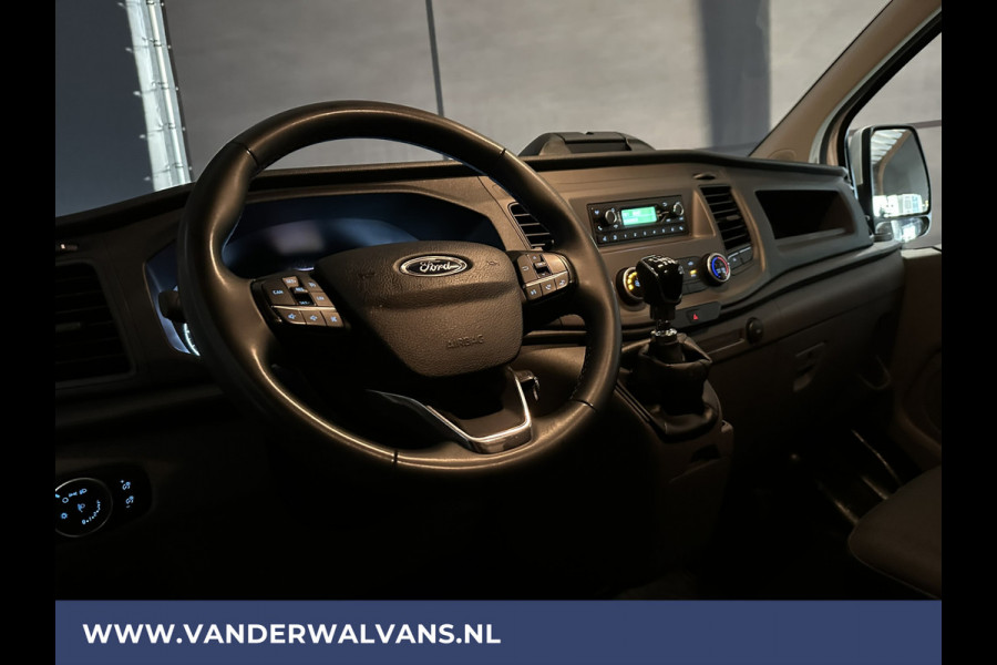 Ford Transit Custom 2.0 TDCI 131pk L2H1 Euro6 Airco | LED | Cruisecontrol | Verwarmde voorruit | Parkeersensoren Bijrijdersbank, 2800kg trekvermogen