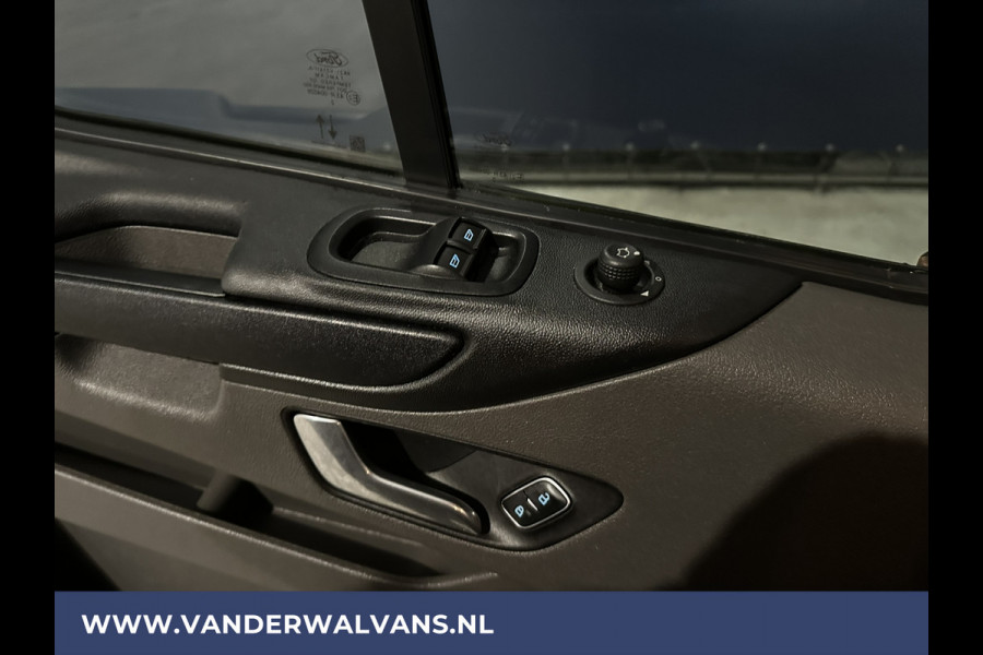 Ford Transit Custom 2.0 TDCI 131pk L2H1 Euro6 Airco | LED | Cruisecontrol | Verwarmde voorruit | Parkeersensoren Bijrijdersbank, 2800kg trekvermogen
