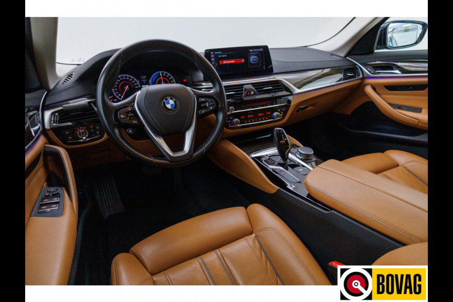 BMW 5 Serie 530e iPerformance High Executive | Leer | Elektrisch verstelbare stoelen+stuur Sfeerverlichting, Achteruitrijcamera, Navigatie, Stoelverwarming, 20 inch, Displaysleutel