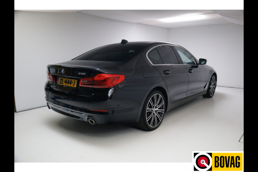BMW 5 Serie 530e iPerformance High Executive | Leer | Elektrisch verstelbare stoelen+stuur Sfeerverlichting, Achteruitrijcamera, Navigatie, Stoelverwarming, 20 inch, Displaysleutel