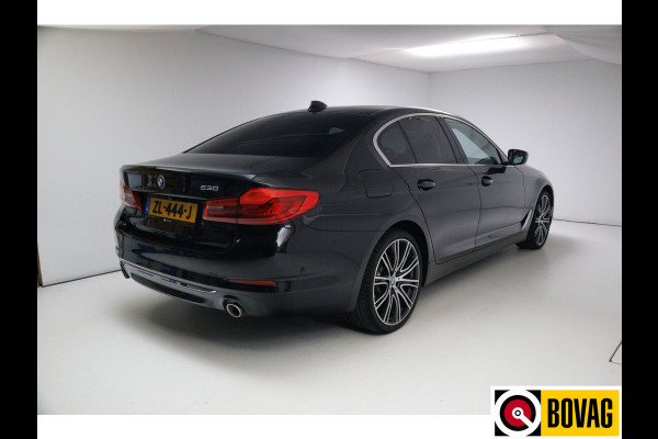 BMW 5 Serie 530e iPerformance High Executive | Leer | Elektrisch verstelbare stoelen+stuur Sfeerverlichting, Achteruitrijcamera, Navigatie, Stoelverwarming, 20 inch, Displaysleutel