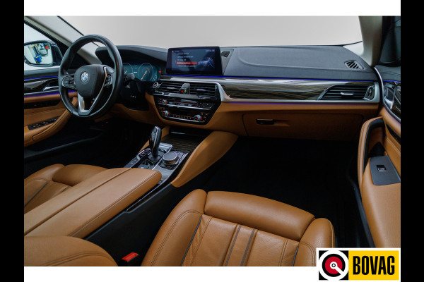 BMW 5 Serie 530e iPerformance High Executive | Leer | Elektrisch verstelbare stoelen+stuur Sfeerverlichting, Achteruitrijcamera, Navigatie, Stoelverwarming, 20 inch, Displaysleutel