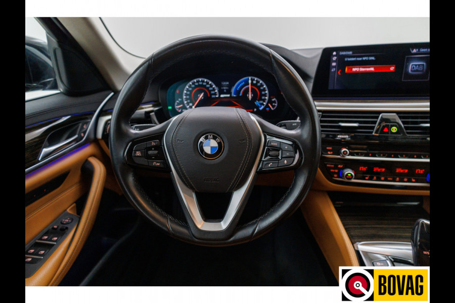 BMW 5 Serie 530e iPerformance High Executive | Leer | Elektrisch verstelbare stoelen+stuur Sfeerverlichting, Achteruitrijcamera, Navigatie, Stoelverwarming, 20 inch, Displaysleutel