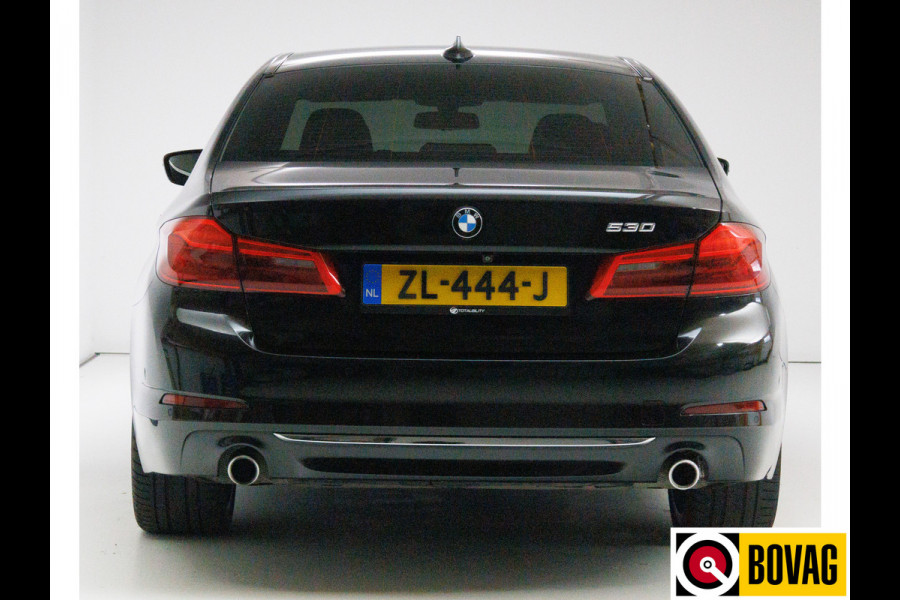 BMW 5 Serie 530e iPerformance High Executive | Leer | Elektrisch verstelbare stoelen+stuur Sfeerverlichting, Achteruitrijcamera, Navigatie, Stoelverwarming, 20 inch, Displaysleutel