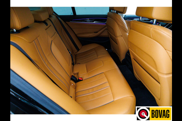 BMW 5 Serie 530e iPerformance High Executive | Leer | Elektrisch verstelbare stoelen+stuur Sfeerverlichting, Achteruitrijcamera, Navigatie, Stoelverwarming, 20 inch, Displaysleutel