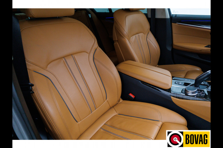 BMW 5 Serie 530e iPerformance High Executive | Leer | Elektrisch verstelbare stoelen+stuur Sfeerverlichting, Achteruitrijcamera, Navigatie, Stoelverwarming, 20 inch, Displaysleutel