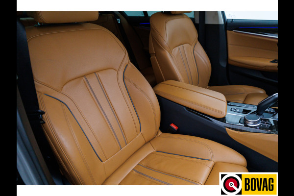 BMW 5 Serie 530e iPerformance High Executive | Leer | Elektrisch verstelbare stoelen+stuur Sfeerverlichting, Achteruitrijcamera, Navigatie, Stoelverwarming, 20 inch, Displaysleutel