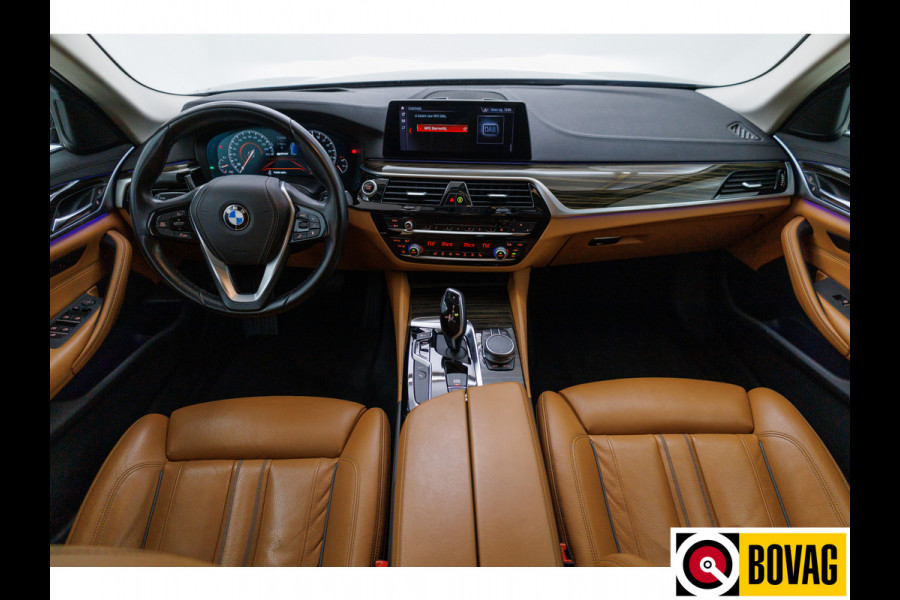 BMW 5 Serie 530e iPerformance High Executive | Leer | Elektrisch verstelbare stoelen+stuur Sfeerverlichting, Achteruitrijcamera, Navigatie, Stoelverwarming, 20 inch, Displaysleutel