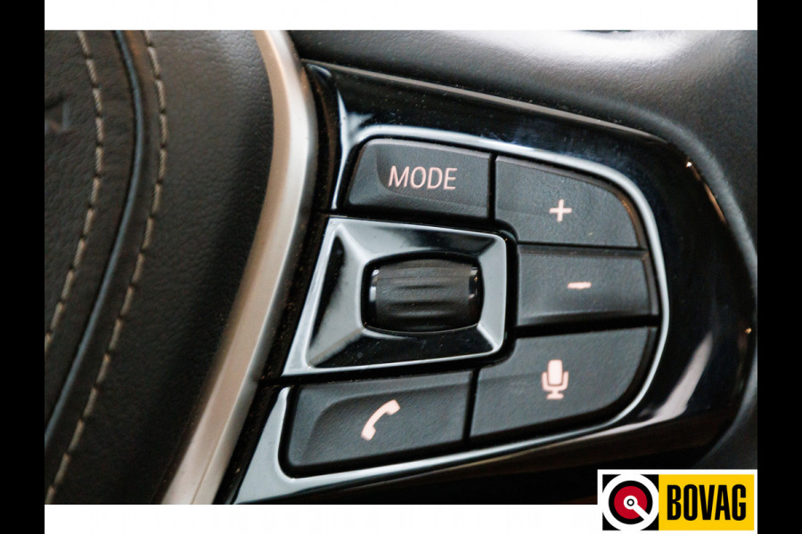 BMW 5 Serie 530e iPerformance High Executive | Leer | Elektrisch verstelbare stoelen+stuur Sfeerverlichting, Achteruitrijcamera, Navigatie, Stoelverwarming, 20 inch, Displaysleutel