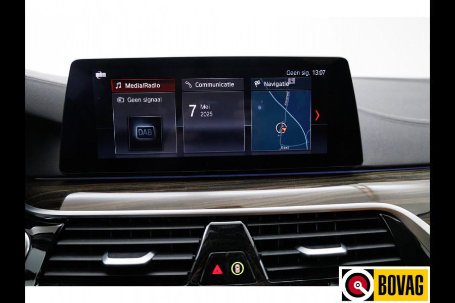 BMW 5 Serie 530e iPerformance High Executive | Leer | Elektrisch verstelbare stoelen+stuur Sfeerverlichting, Achteruitrijcamera, Navigatie, Stoelverwarming, 20 inch, Displaysleutel