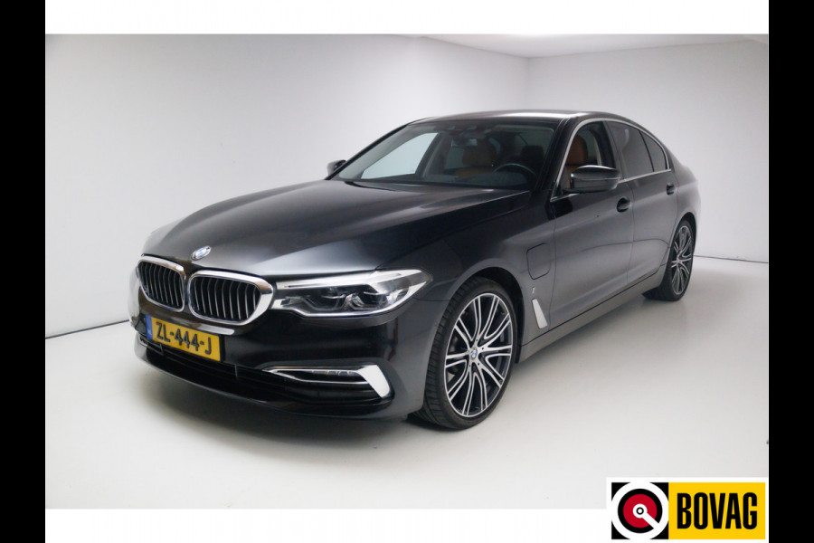 BMW 5 Serie 530e iPerformance High Executive | Leer | Elektrisch verstelbare stoelen+stuur Sfeerverlichting, Achteruitrijcamera, Navigatie, Stoelverwarming, 20 inch, Displaysleutel